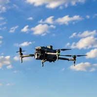 V Česku má oprávnění řídit dron přes 92 tisíc lidí. Stát chystá pravidla, kdo smí drony nad elektrárnami zneškodnit